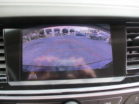 Used 2019 Buick Regal Essence w/ Driver Confidence Package I image 17