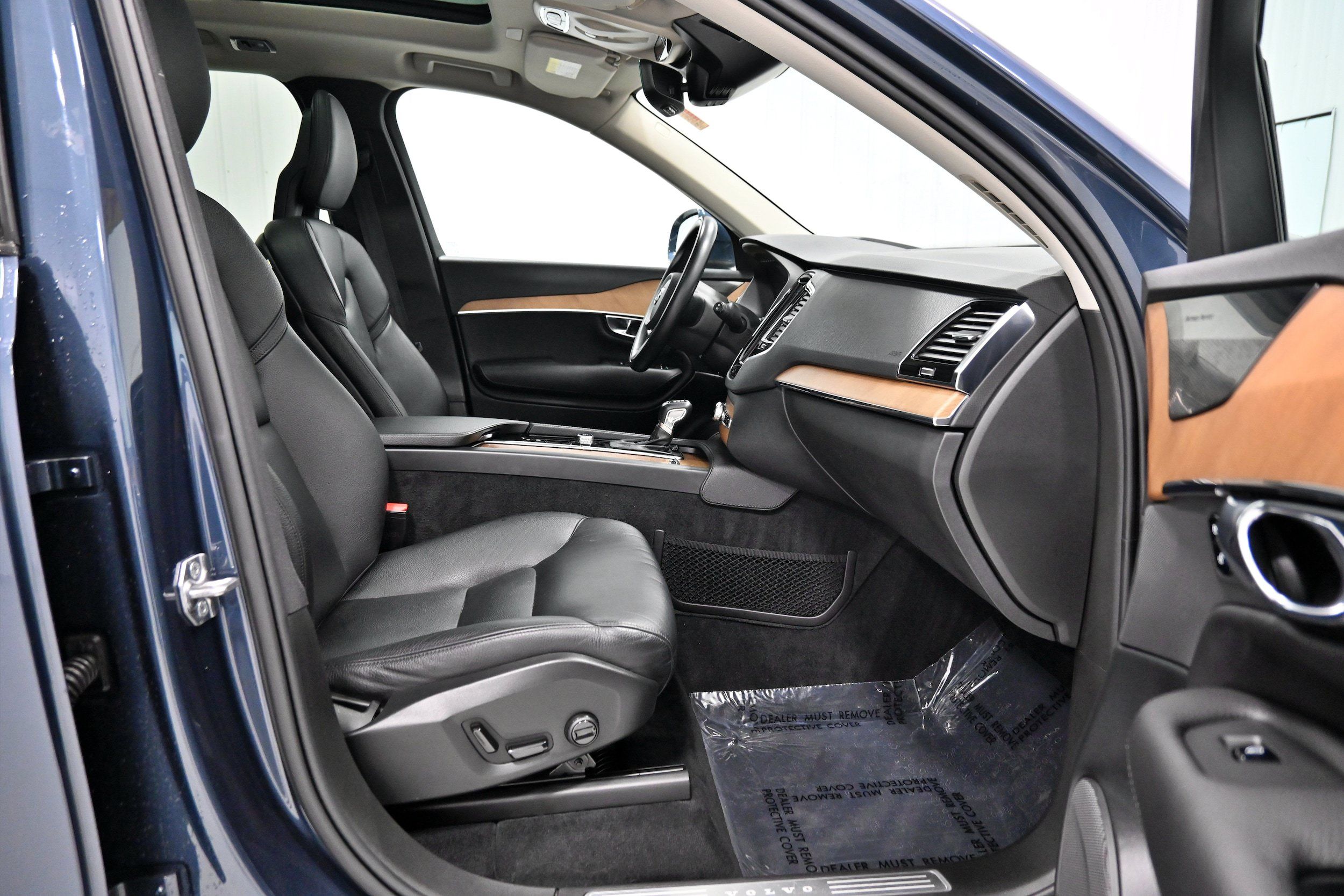 Used 2021 Volvo XC90 T6 Momentum w/ Protection Package Premier AWD/4WD image 28