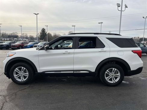 Used 2022 Ford Explorer XLT w/ Equipment Group 202A image 4