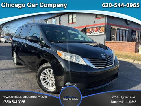 Used 2013 Toyota Sienna XLE image 1