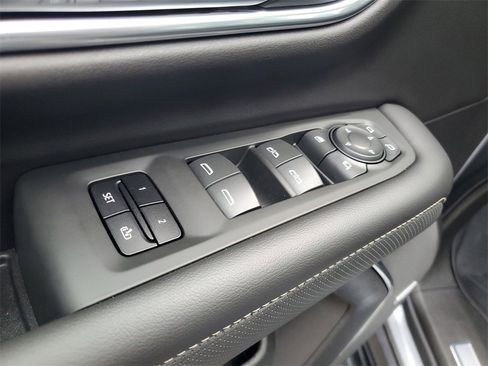 Used 2021 GMC Yukon XL SLT w/ SLT Premium Package image 9