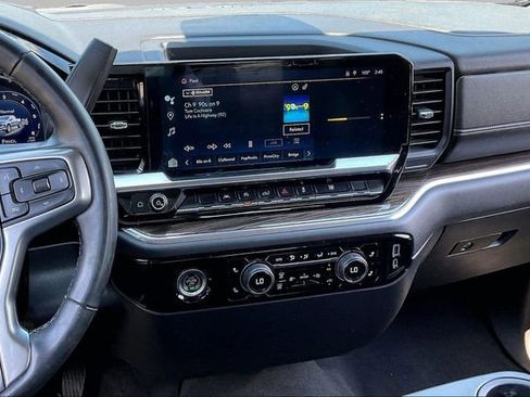Used 2023 Chevrolet Silverado 1500 LT AWD/4WD image 9
