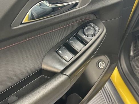 Used 2023 Chevrolet TrailBlazer RS w/ Sun and Liftgate Package image 12