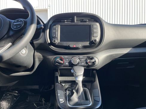 Used 2025 Kia Soul LX w/ LX Technology Package image 17