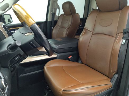 Used 2018 RAM 1500 Laramie Longhorn image 17