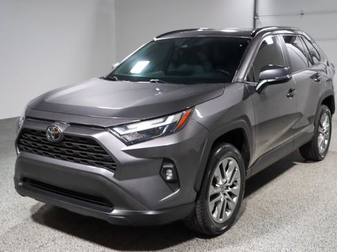 Used 2022 Toyota RAV4 XLE Premium FWD image 32