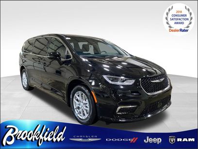 New 2026 Chrysler Pacifica Select