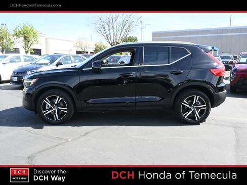 Used 2023 Volvo XC40 B5 Plus AWD/4WD image 4