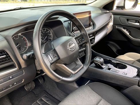 Used 2025 Nissan Rogue SV FWD image 21