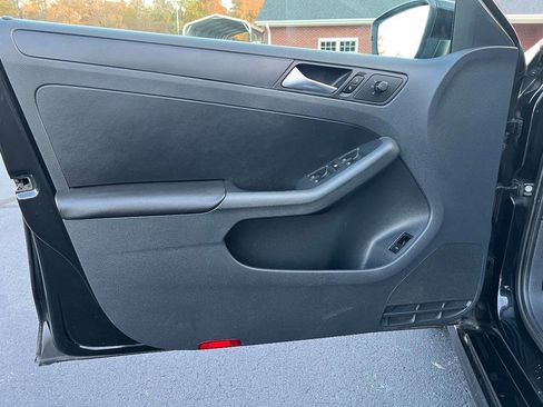 Used 2011 Volkswagen Jetta SE image 10