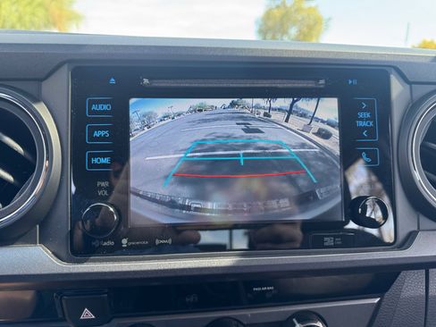 Used 2018 Toyota Tacoma TRD Off-Road image 29