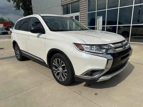 Used 2018 Mitsubishi Outlander ES FWD image 1