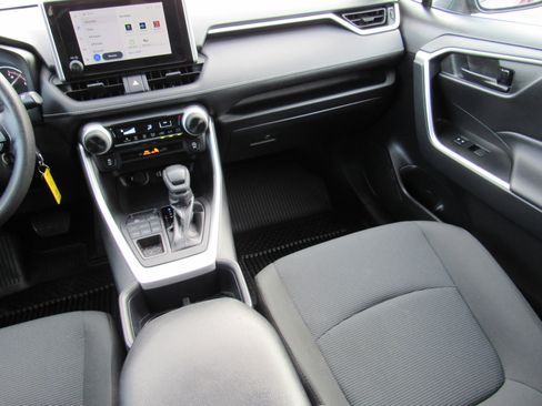 Used 2025 Toyota RAV4 LE AWD/4WD image 22