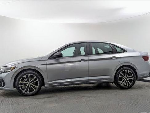 Used 2024 Volkswagen Jetta Sport FWD image 3