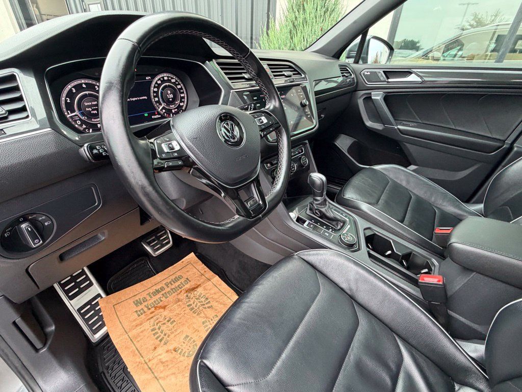 Used 2018 Volkswagen Tiguan SEL Premium w/ R-Line Package AWD/4WD image 11