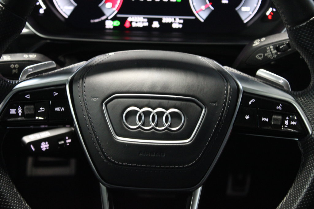 Used 2023 Audi S8 AWD/4WD image 13