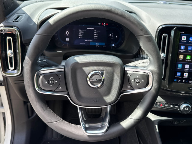 Used 2025 Volvo XC40 B5 Plus AWD/4WD image 14