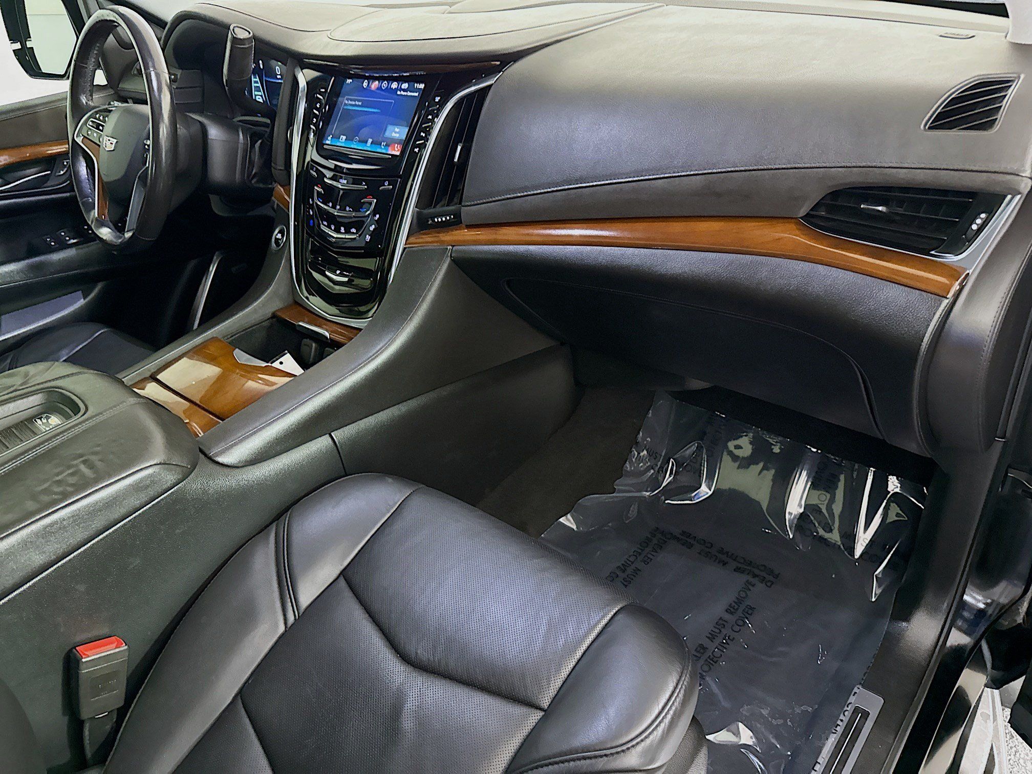 Used 2018 Cadillac Escalade Luxury AWD/4WD image 29