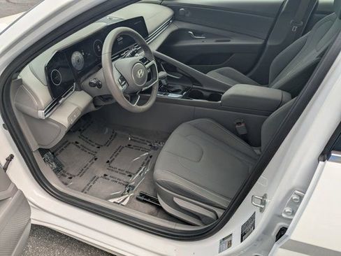 Used 2024 Hyundai Elantra SEL w/ Convenience Package image 9