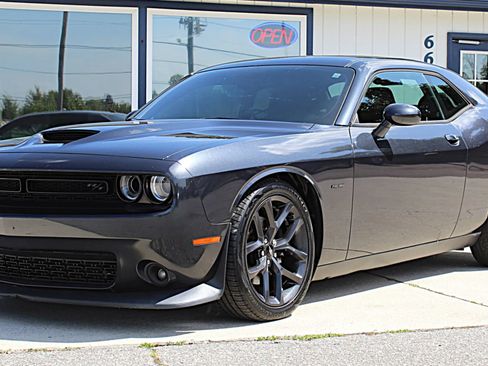 Used 2019 Dodge Challenger R/T w/ Driver Convenience Group RWD image 1