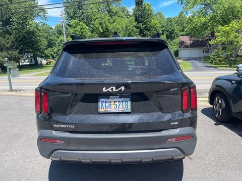 Used 2023 Kia Sorento S w/ Panoramic Sunroof Package AWD/4WD image 2
