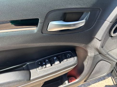 Used 2023 Chrysler 300 Touring RWD image 11