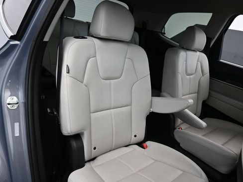 Used 2024 Kia Telluride EX w/ EX Captain's Chair Package image 45