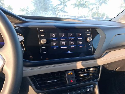 Certified 2024 Volkswagen Taos SE FWD image 21