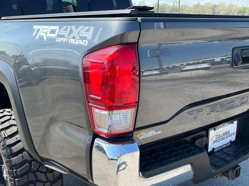 Used 2017 Toyota Tacoma TRD Sport image 34