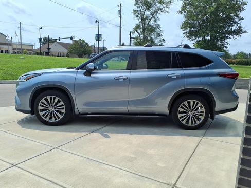Used 2020 Toyota Highlander Platinum AWD/4WD image 4
