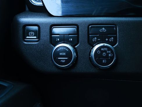 Used 2024 GMC Sierra 1500 Elevation image 16