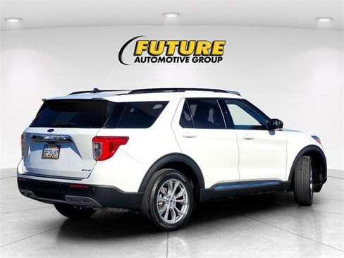 Certified 2022 Ford Explorer XLT w/ Equipment Group 202A image 4