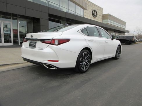 Used 2025 Lexus ES 350 w/ Premium Package image 9