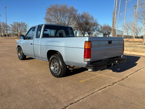 Used 1987 Nissan Pickup 2WD King Cab image 6