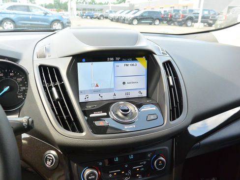 Used 2019 Ford Escape Titanium image 10