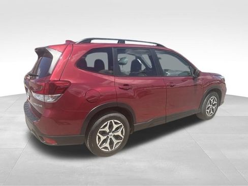 Used 2021 Subaru Forester Premium AWD/4WD image 7