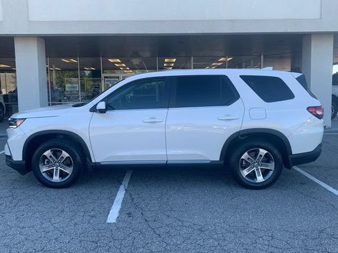 Used 2025 Honda Pilot EX-L image 8