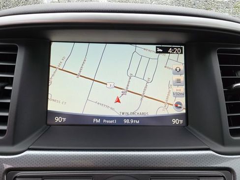 Used 2019 Nissan Pathfinder SL AWD/4WD image 19