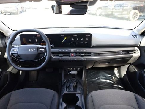 Used 2025 Kia K4 LXS image 16
