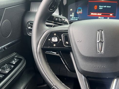 Used 2025 Lincoln Corsair AWD image 21