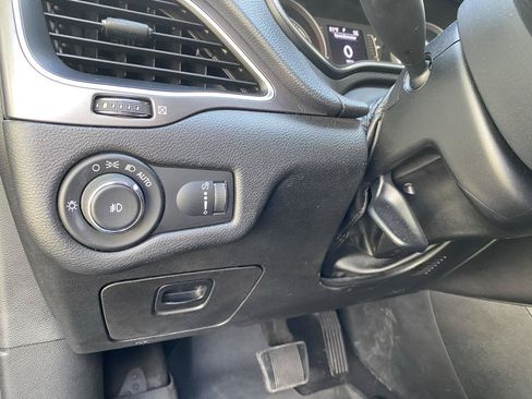 Used 2019 Jeep Cherokee Latitude w/ Popular Appearance Group AWD/4WD image 30