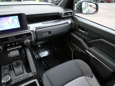 Certified 2025 Toyota Tacoma TRD Off-Road image 12