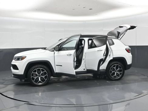 Used 2025 Jeep Compass Limited AWD/4WD image 57