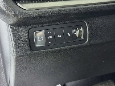 Used 2025 Chevrolet Traverse LT w/ Sun and Wheel Package AWD/4WD image 11