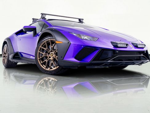 Used 2024 Lamborghini Huracan Sterrato image 4