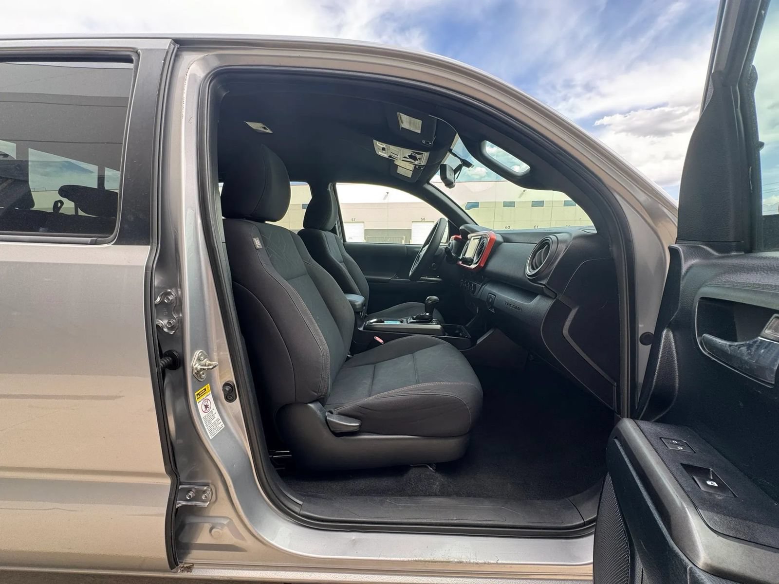 Used 2016 Toyota Tacoma TRD Off-Road w/ Towing Package AWD/4WD image 12