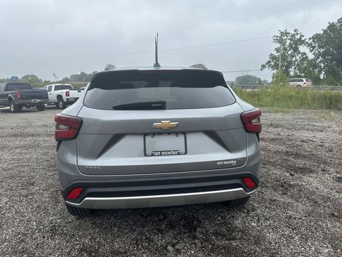 Used 2024 Chevrolet Trax LT w/ LT Convenience Package FWD image 5