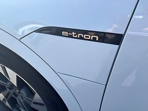 Used 2023 Audi e-tron Premium Plus w/ Premium Plus Package AWD/4WD image 9