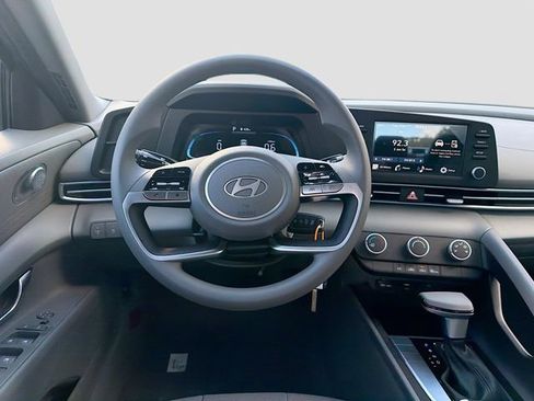 Certified 2026 Hyundai Elantra SE FWD image 22