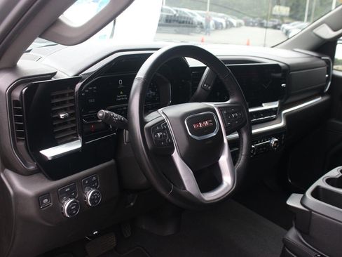 Used 2025 GMC Sierra 1500 SLT AWD/4WD image 16